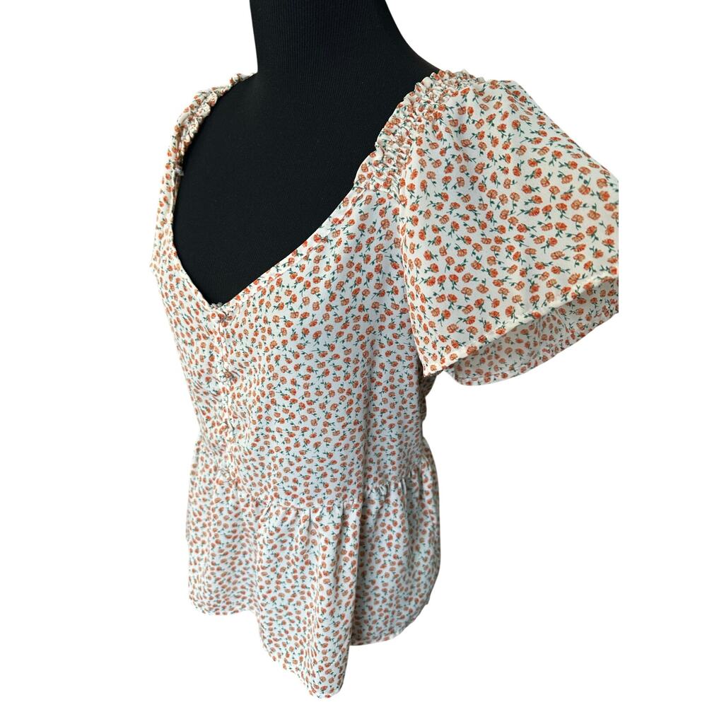 Adorable flowy floral top